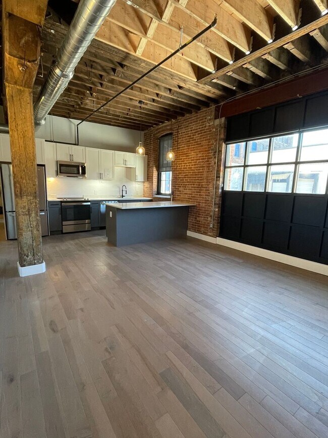Building Photo - One Bedroom in Downtown Utica!