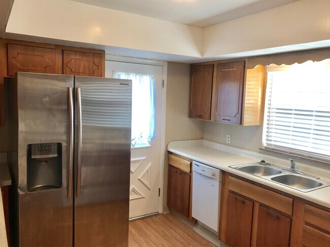 Building Photo - 6295 E Pea Ridge Rd