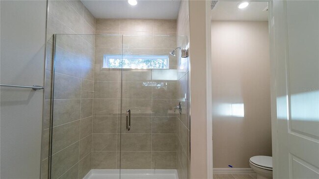 Building Photo - 16446 Lone Oak Cir