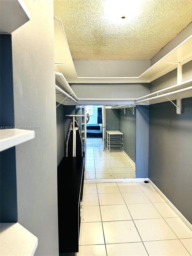 Building Photo - 1501 S Ocean Dr