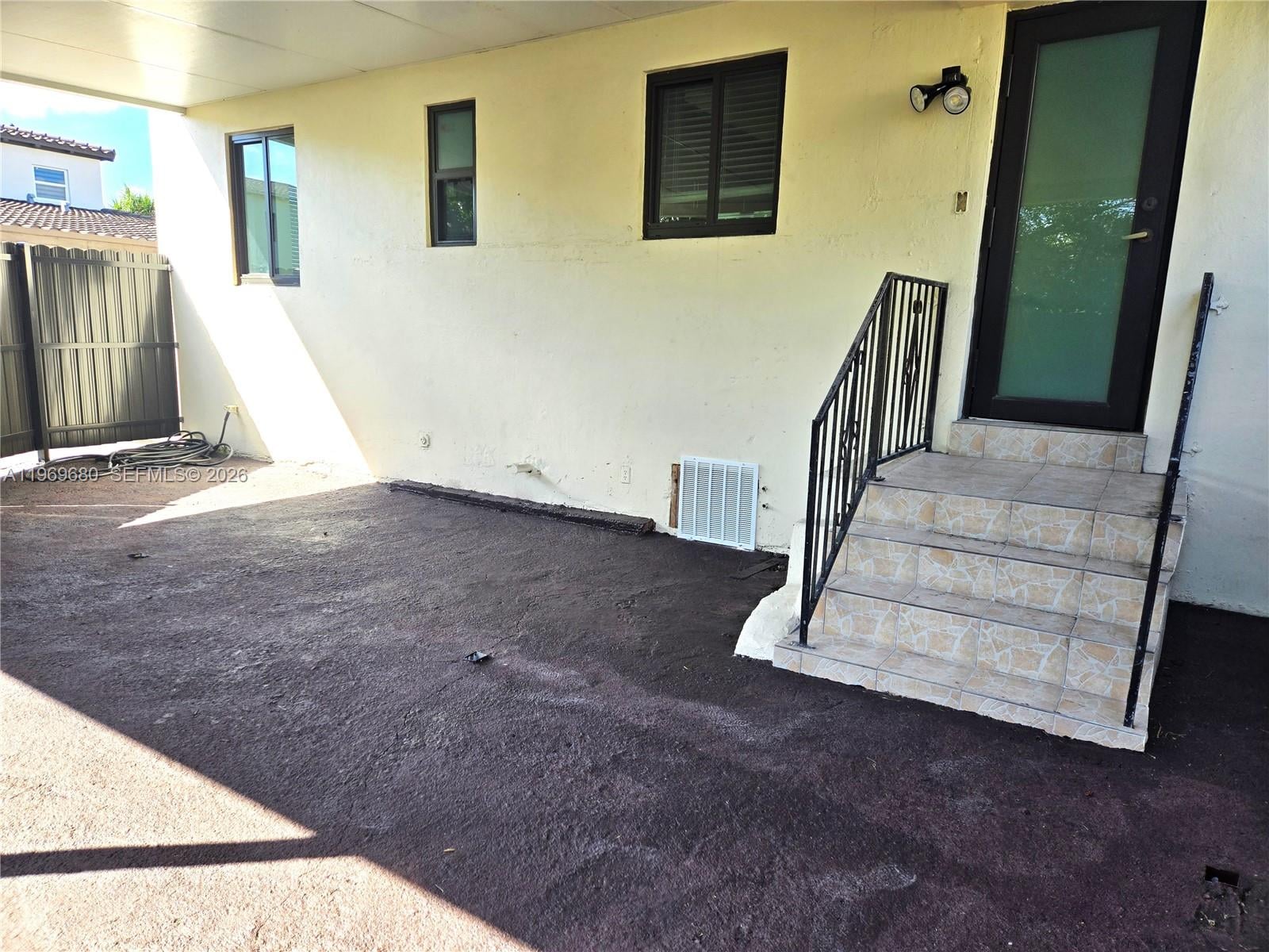 Building Photo - 323 SW 31st Ct