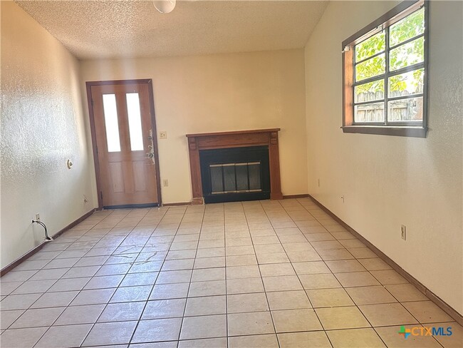 Building Photo - 614 Mill St