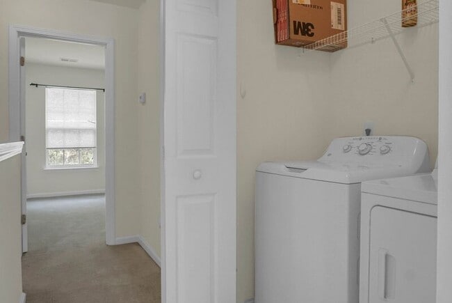 Building Photo - 215 Hemingway Cir