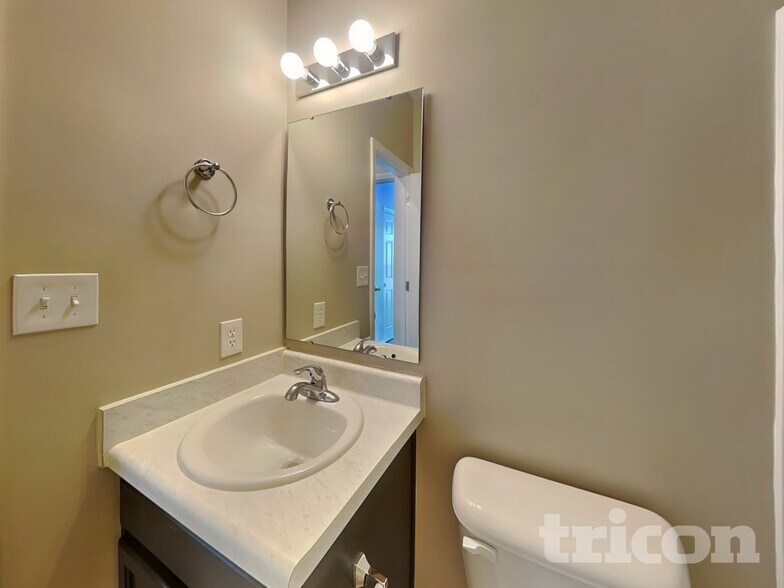 Building Photo - 1229 S Aberdeen Dr