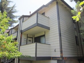 Building Photo - Great central SJ location near Highways 87...