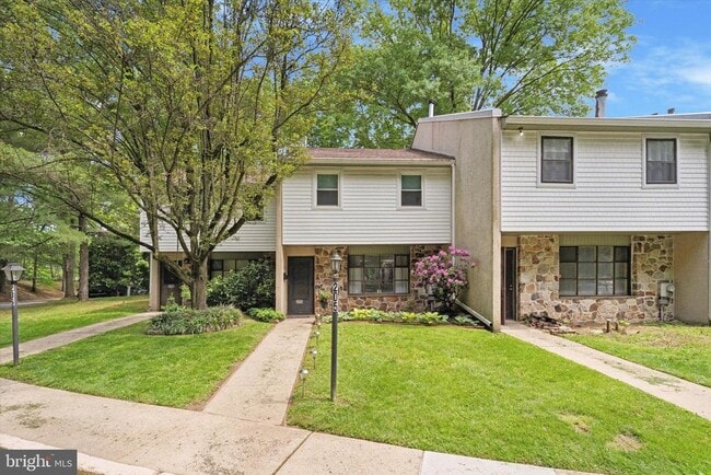 Primary Photo - 205 Woodside Cir