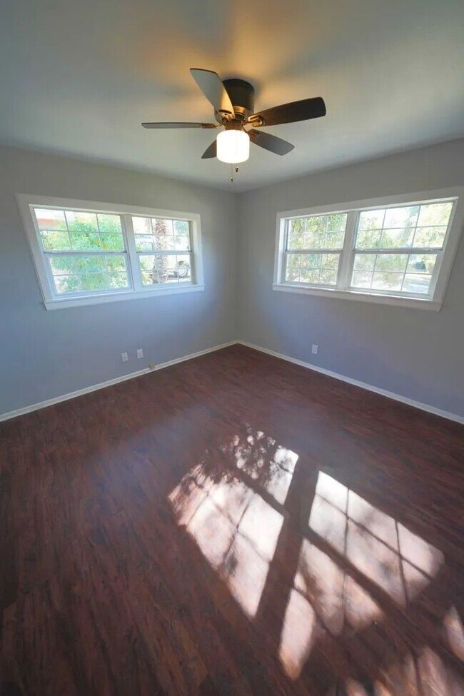 Building Photo - 323 Stockton Dr