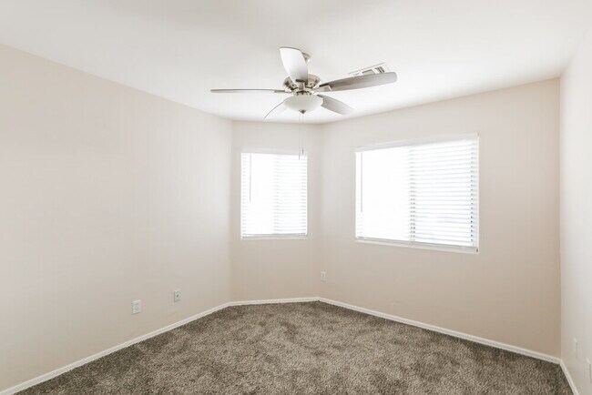 Building Photo - 422 W Tara Danette Dr