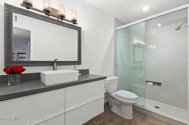 Building Photo - 5822 N Scottsdale Rd