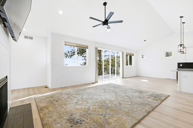 Building Photo - 191 Diamond Dr