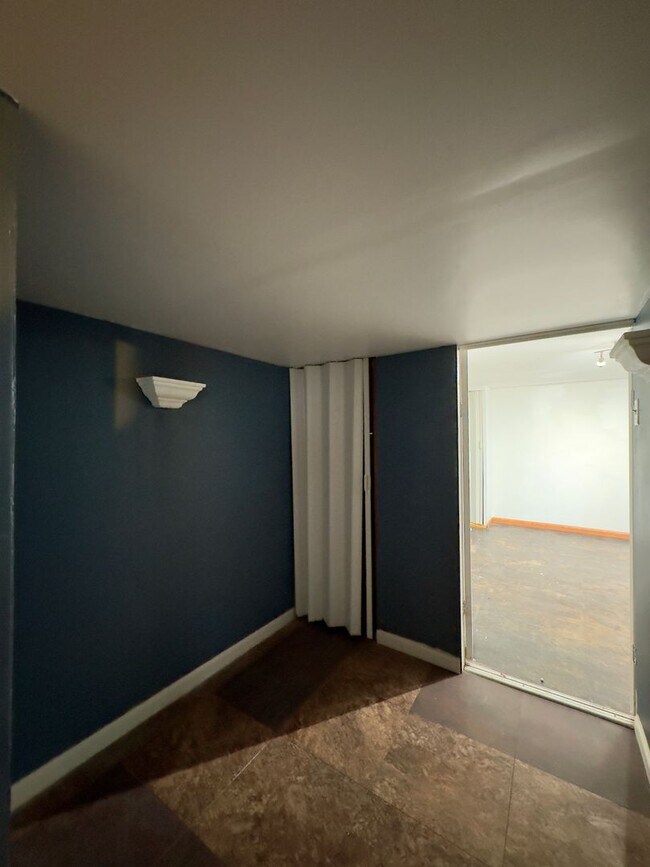 Building Photo - Spacious 3Bed/1.5Bath in Woodlawn