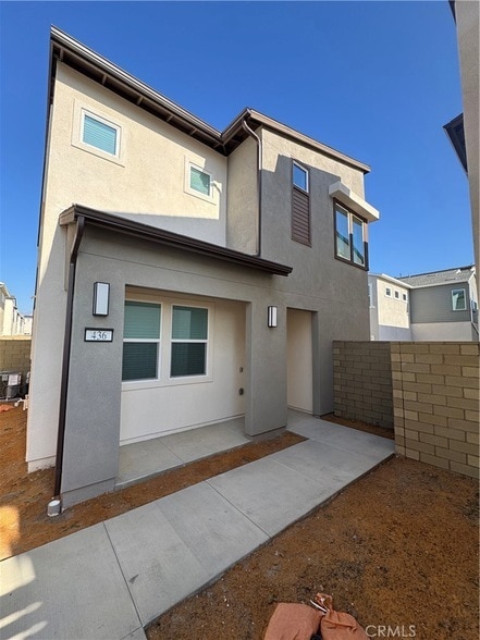 Building Photo - 436 Loon