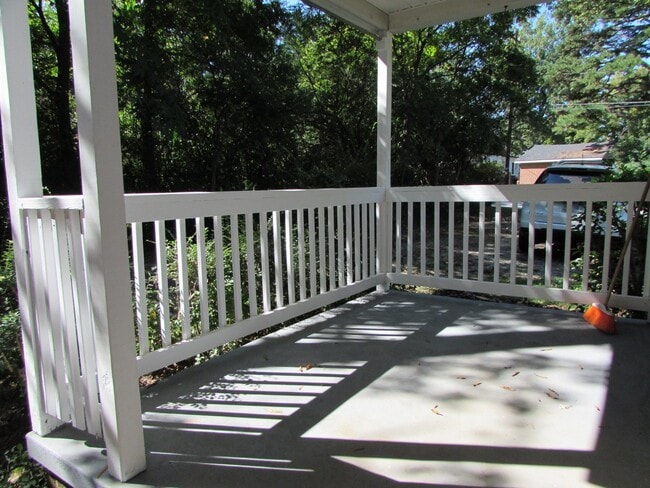 Building Photo - Spacious 2 Bed/1 Bath Duplex - Updated - Fireplace - Covered Side Porch - Water/Sewer/Trash Included