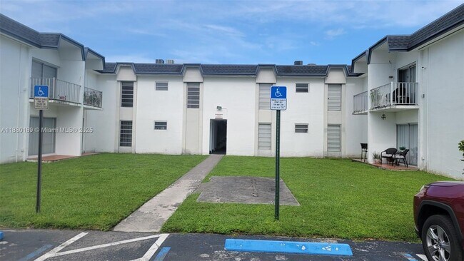 Building Photo - 7232 SW 94th Pl