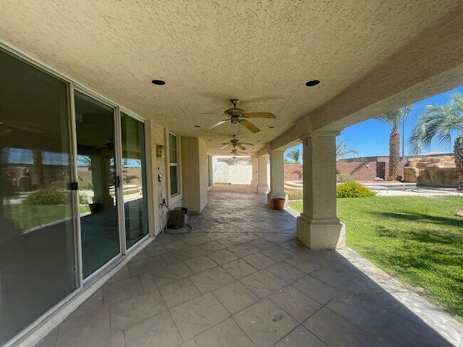 Building Photo - FANTASTIC SPACIOUS HOME LOCATED IN GATED C...