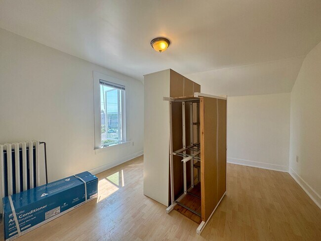 Building Photo - Spacious Portland 3BD/1.5BA Single Family ...