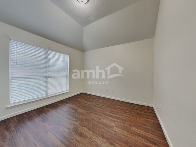 Building Photo - 232 Country Crossing Cir