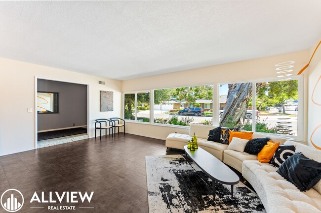 Primary Photo - Exquisite 4 Bed 2.5 Bath Home in Orange!