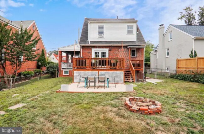 Building Photo - 1123 44th Pl SE