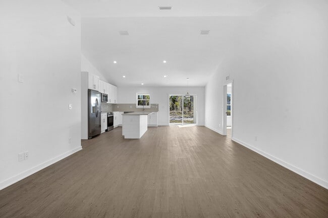 Building Photo - 706 S Brevard St