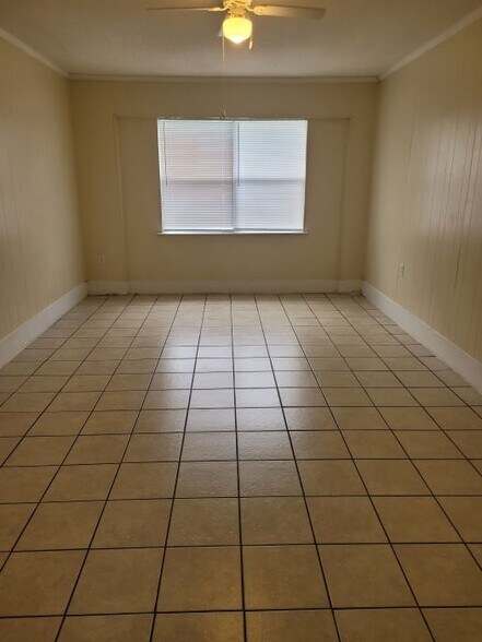 Building Photo - 403 Pine Hills Dr