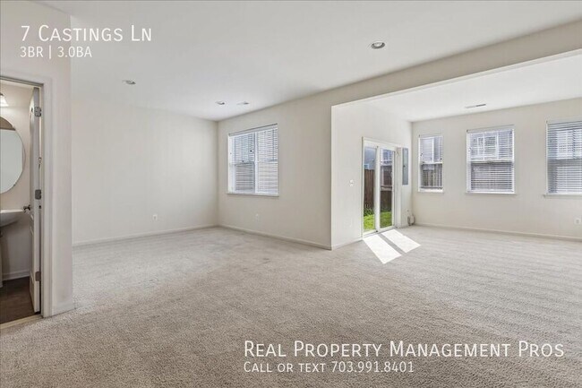 Building Photo - 7 Castings Ln