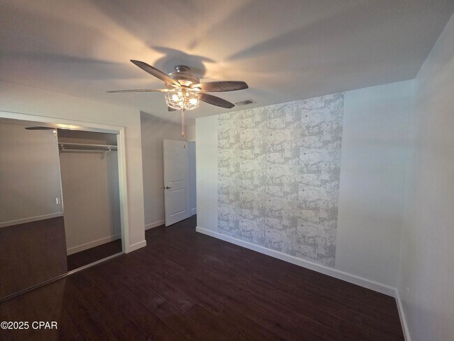 Building Photo - 1303 Sutherland Ct