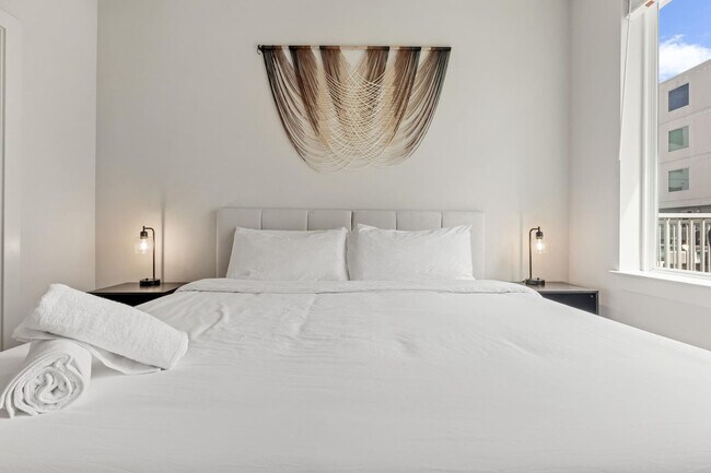 Building Photo - 5820 1/2 Cameron Rd