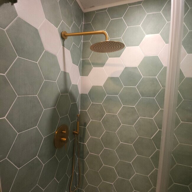 Building Photo - 214 Hermitage St