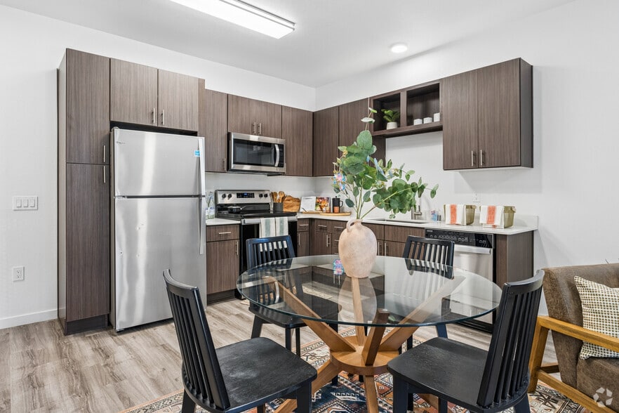 1BR, 1BA - 610SF - Kitchen and Dining Room - Camino Real Apartments
