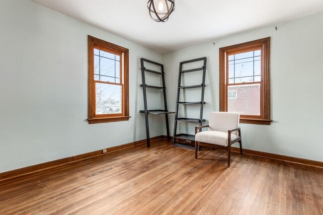 Building Photo - 51 E Schreyer Pl