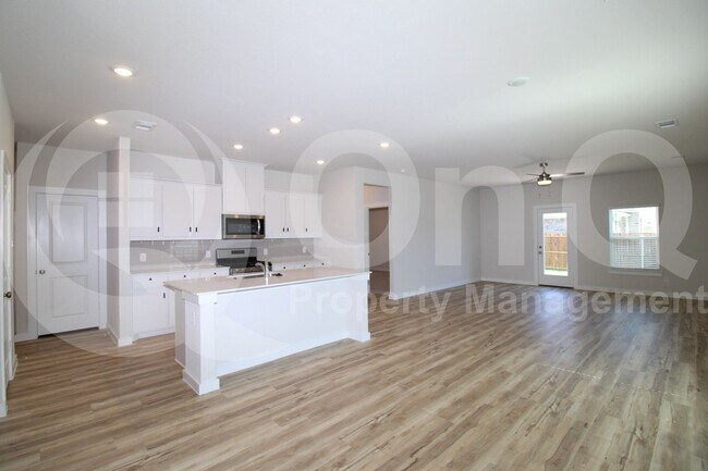 Building Photo - 330 Fire Rock Dr