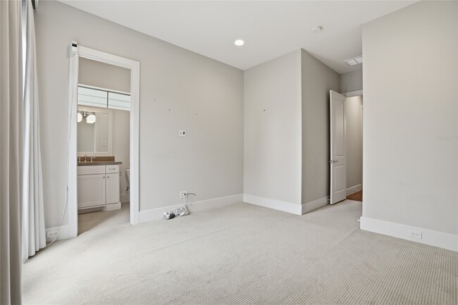 Building Photo - 4734 Aftonshire Dr