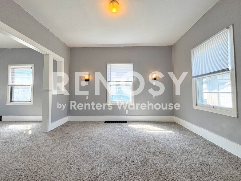 Building Photo - 3206 3rd St