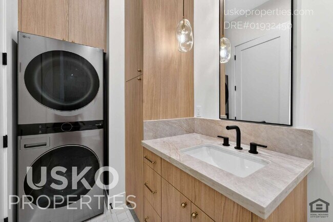 Building Photo - "Charming 2-Bedroom Retreat in Rocklin – Cozy 900 Sq Ft Home on Winding Lane!"