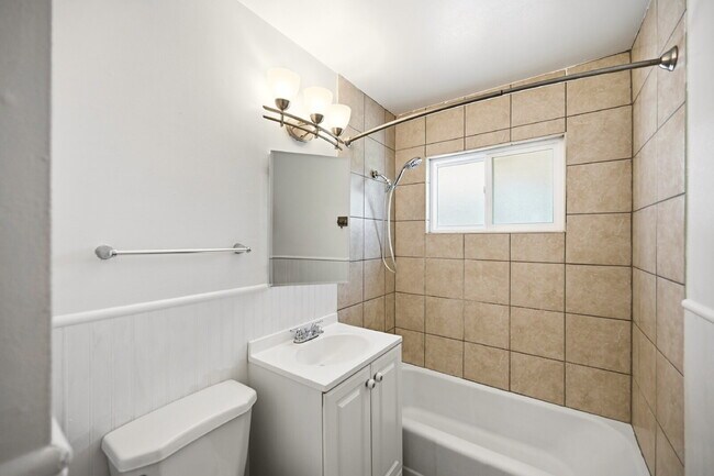 Building Photo - $2,640.95- 4 Bed, 2 Bath Home in Denver with Patio Space and In Unit Laundry!