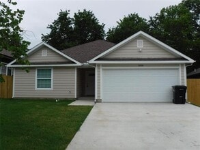 Building Photo - 1406 W Sears St