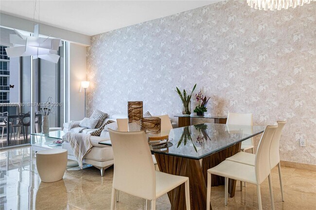 Building Photo - 16001 Collins Ave