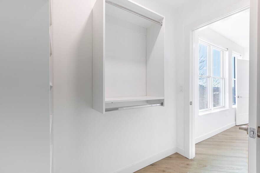 Building Photo - 319 Broadway