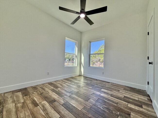 Building Photo - 227 Canyon Springs Dr