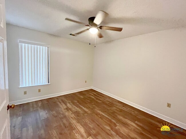 Building Photo - Lovely Ground Floor 1 Bedroom 1 Bath Condo in Bluewater Bay
