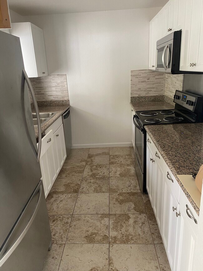 Building Photo - 147 Oko St