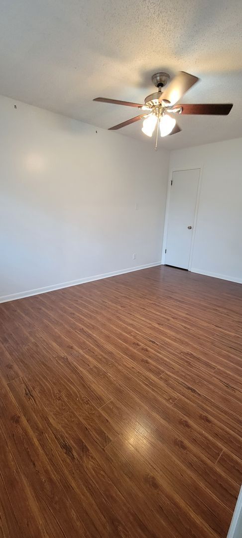 Building Photo - Gorgeous 3 bedroom/1.5 bath home!