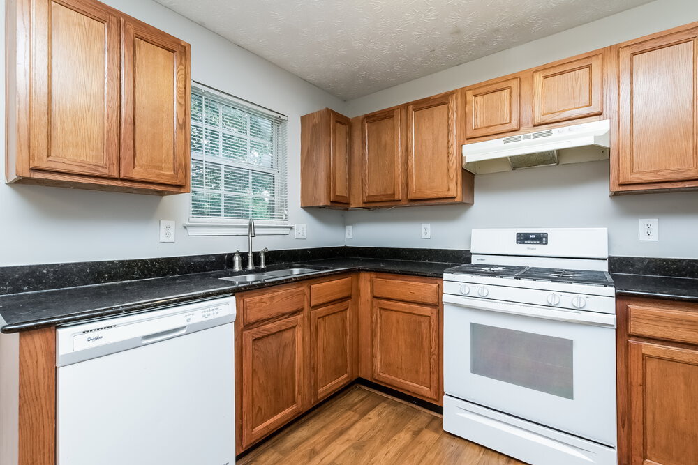 Building Photo - 154 Springbottom Dr SE