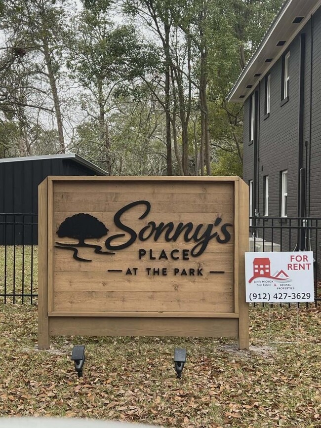 Building Photo - 152 E Orange St