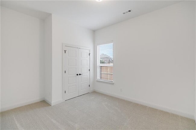 Building Photo - 1600 SW Montrose Ave