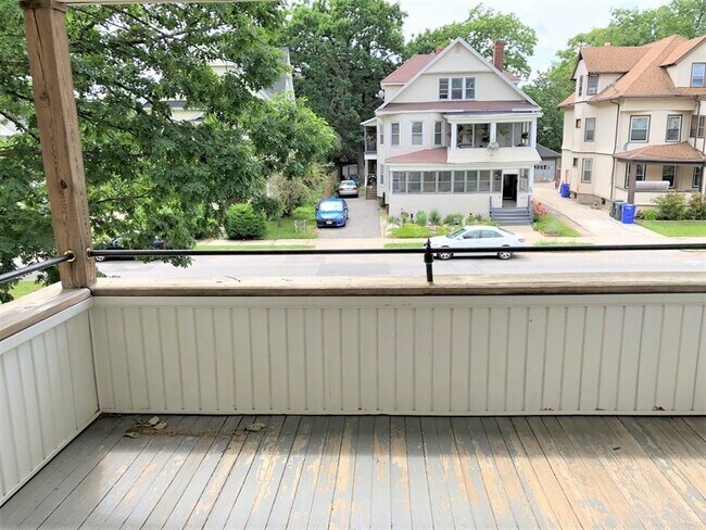 Building Photo - 17 Kenwood Terrace
