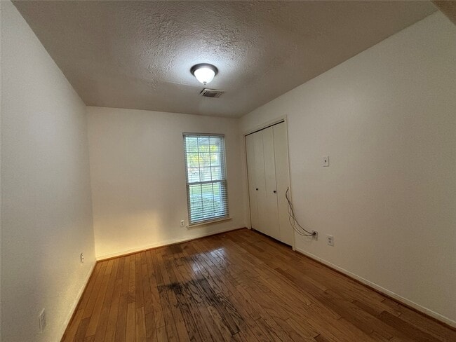 Building Photo - 15662 Pebble Lake Dr