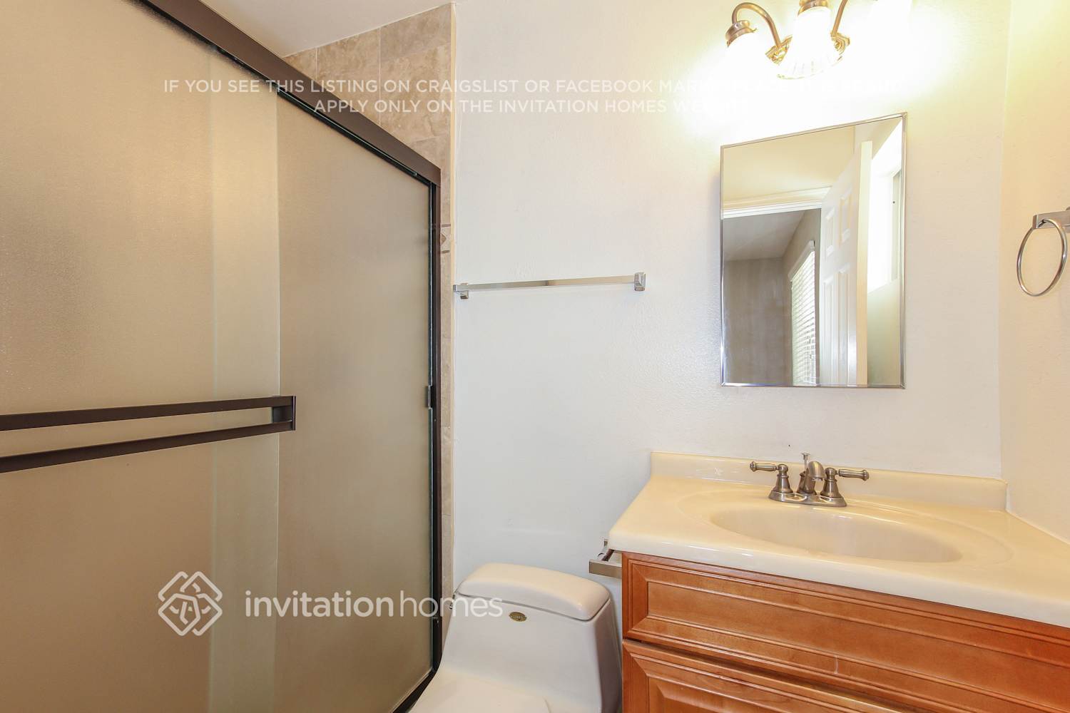 Building Photo - 2837 W Grovers Ave