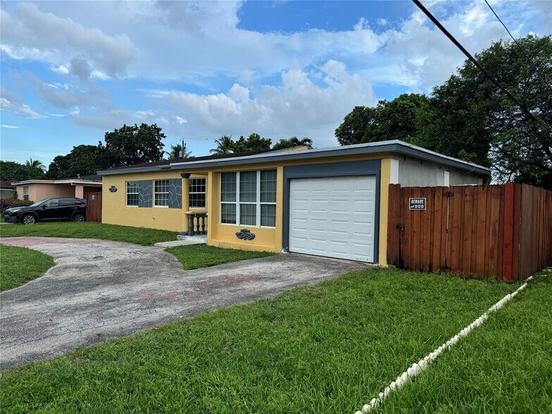 Primary Photo - 620 NW 186th St
